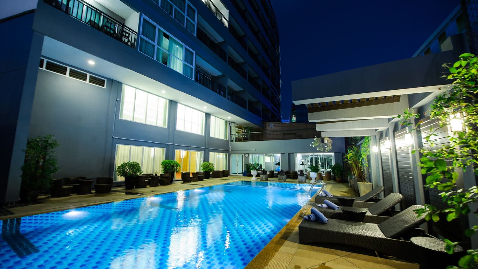 pools-outdoor-pool
