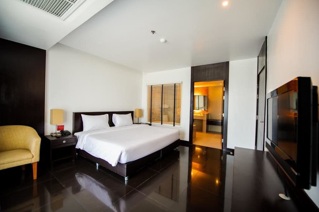 rooms-deluxe-corner-suite-city-view