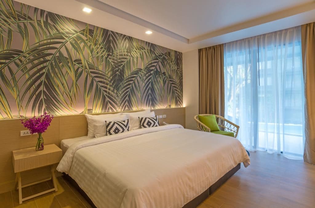 rooms-deluxe-pool-view-room