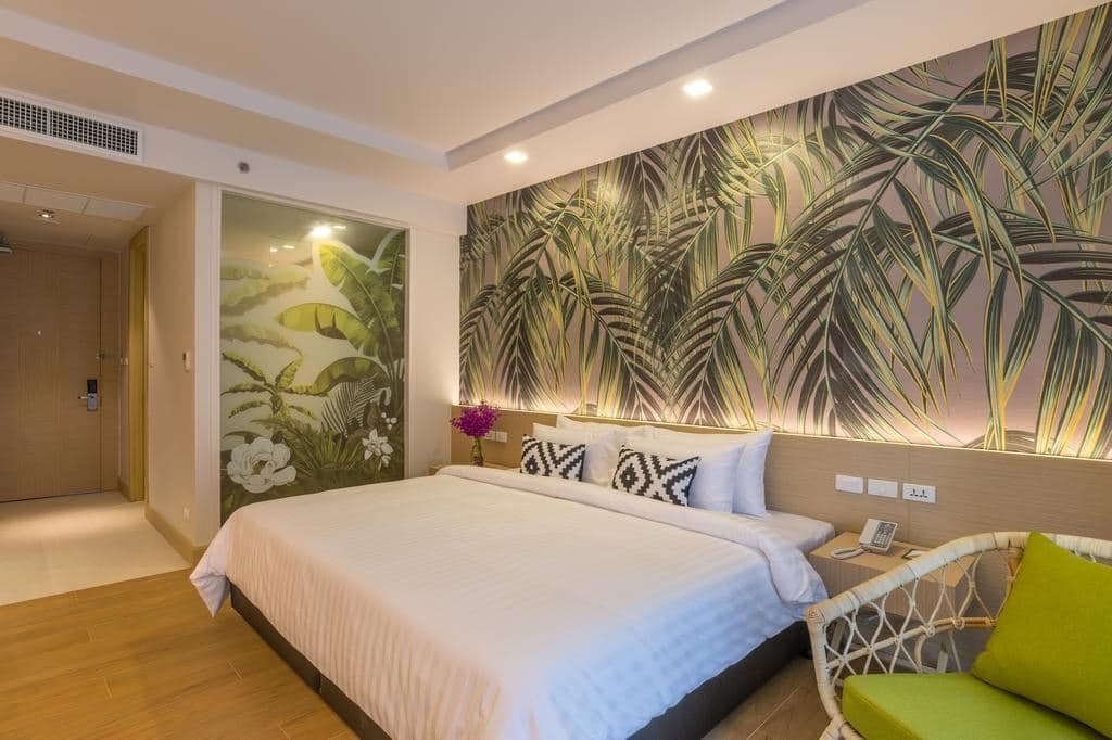 rooms-deluxe-private-outdoor-whirlpool