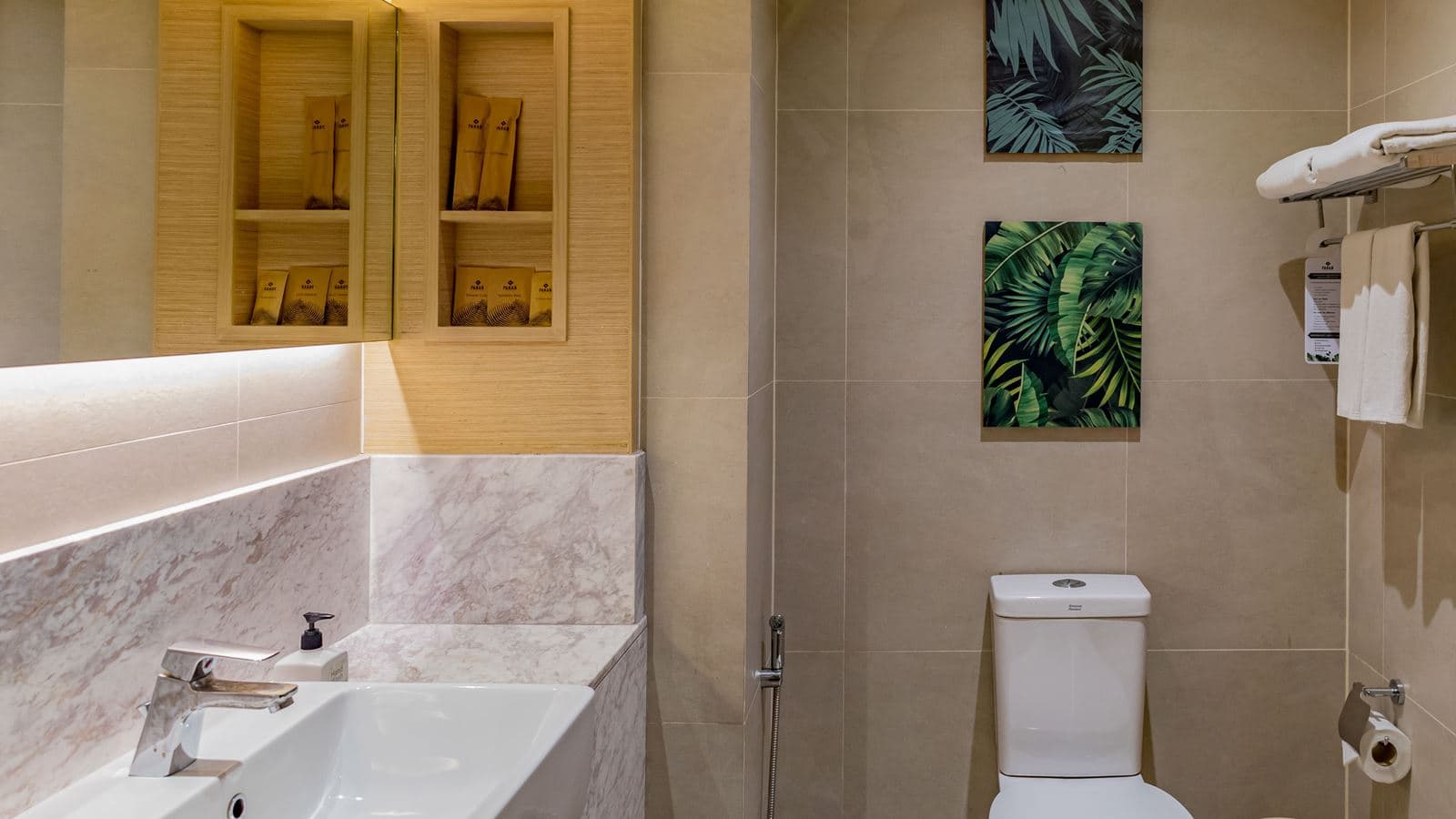 rooms-deluxe-cliff-view-room