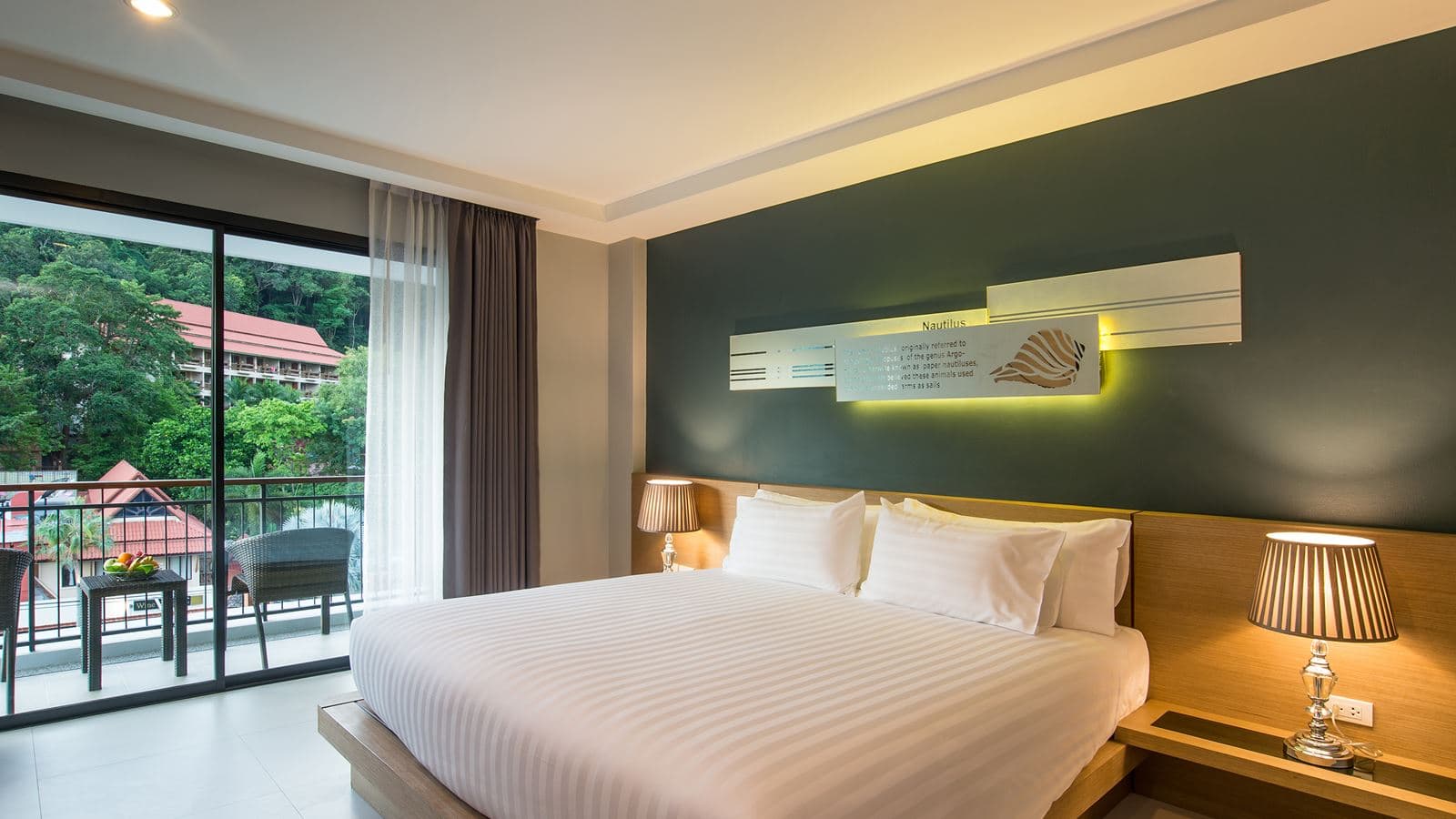 rooms-superior-room