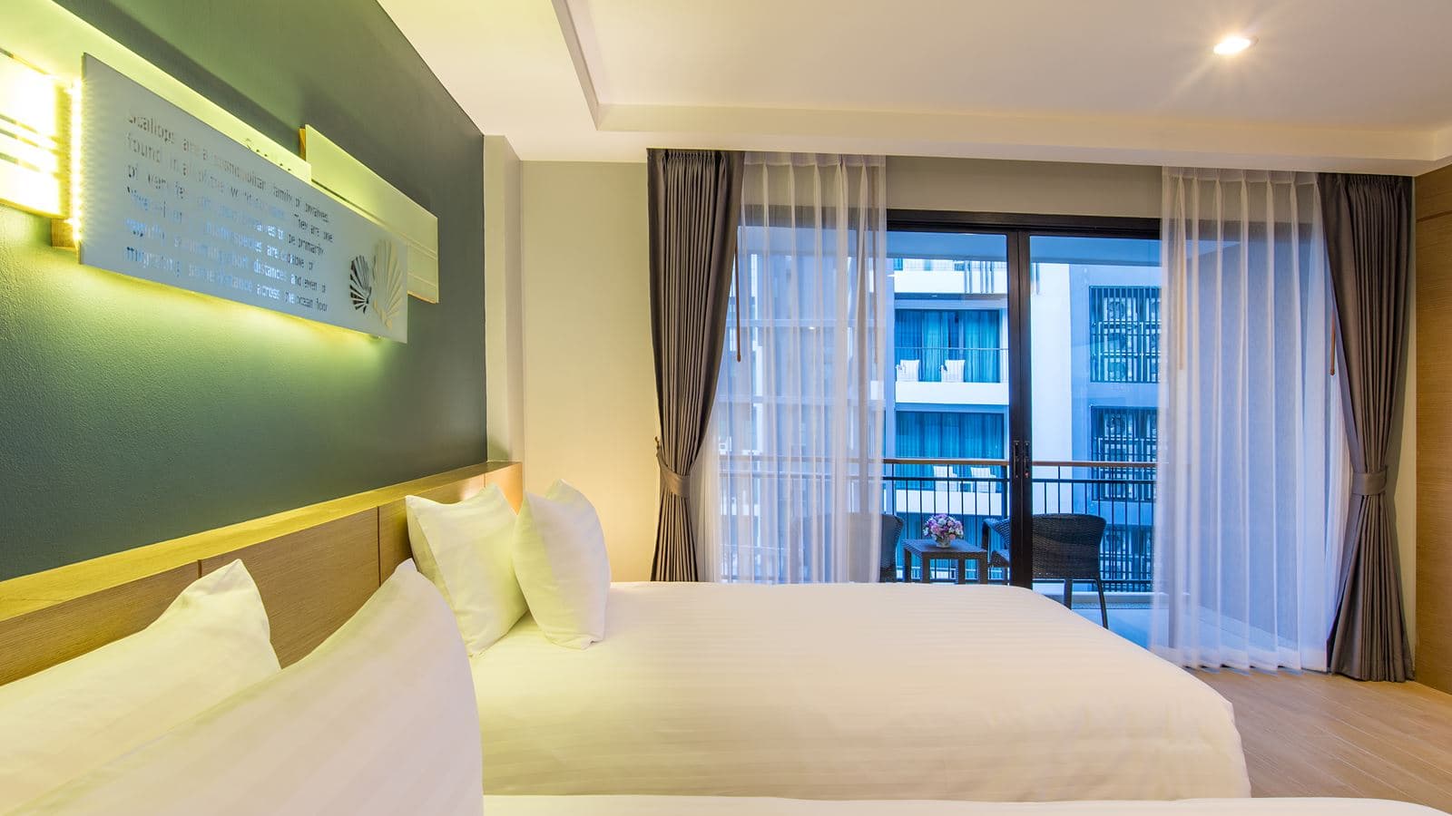 rooms-deluxe-room
