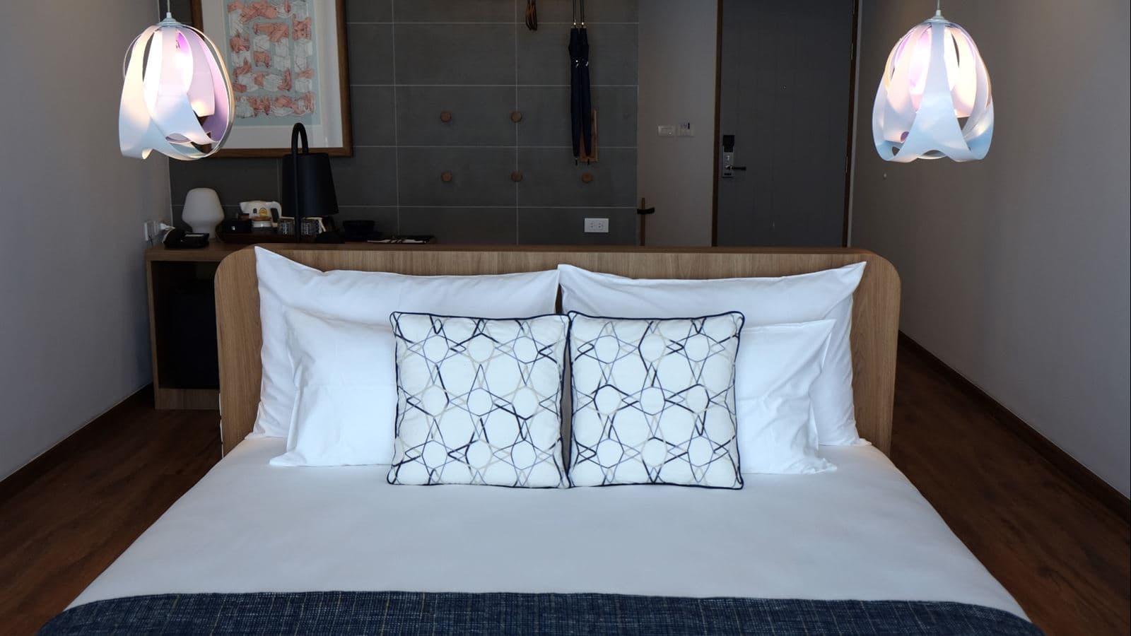 rooms-deluxe-room