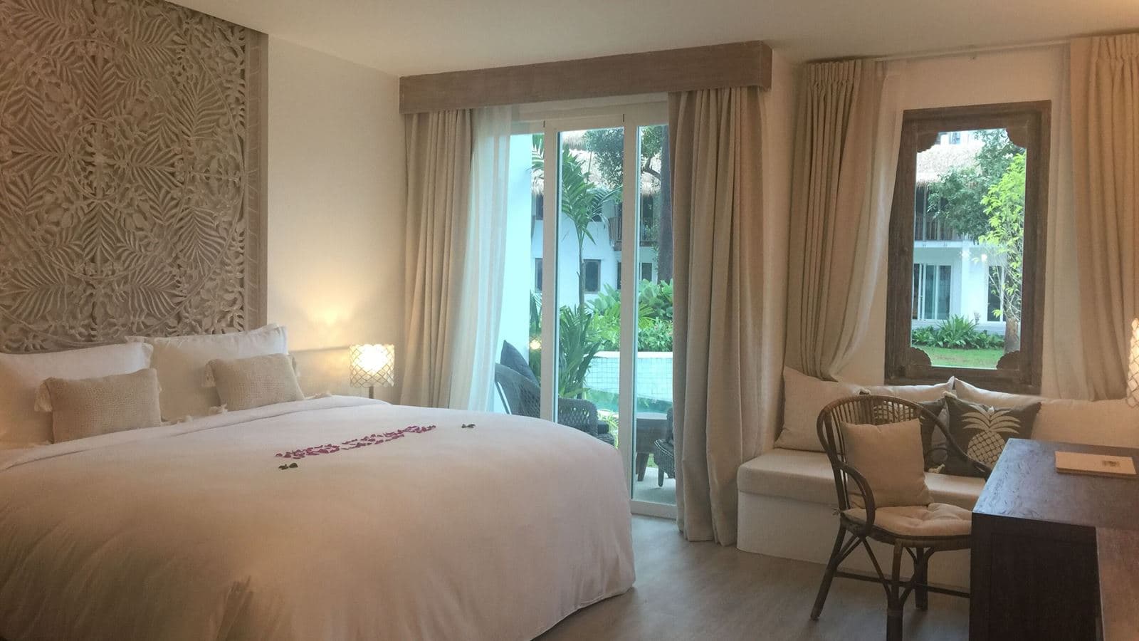 rooms-grand-deluxe-lagoon-pool-access