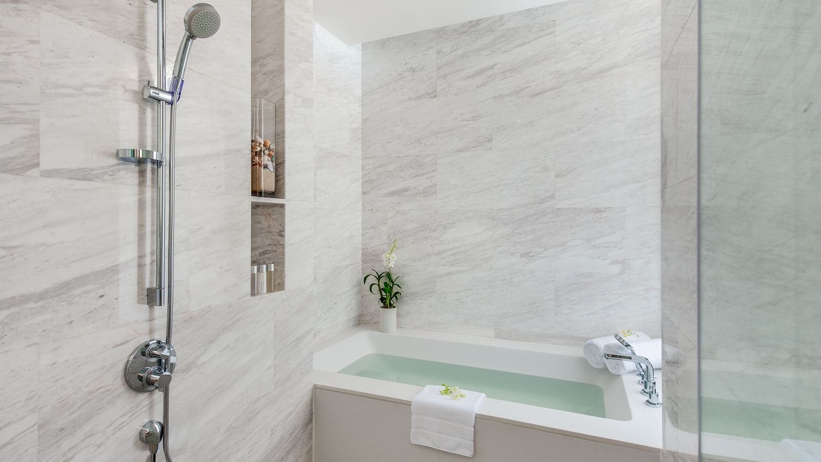rooms-grand-azure-sea-view-suite--private-pool