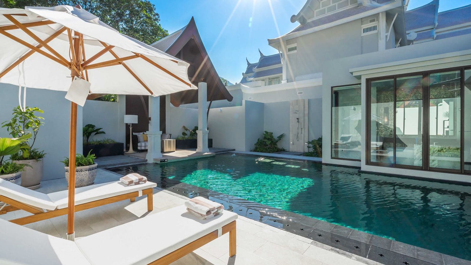 rooms-1-bedroom-villa-club-lounge-access