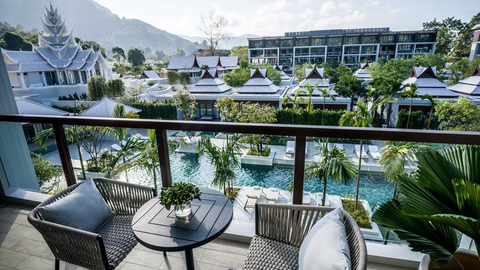 rooms-classic-pool-view-room