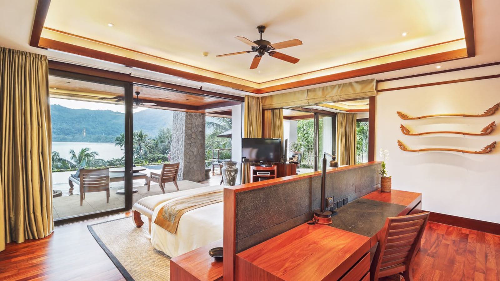 rooms-1-bedroom-penthouse-pool-suite