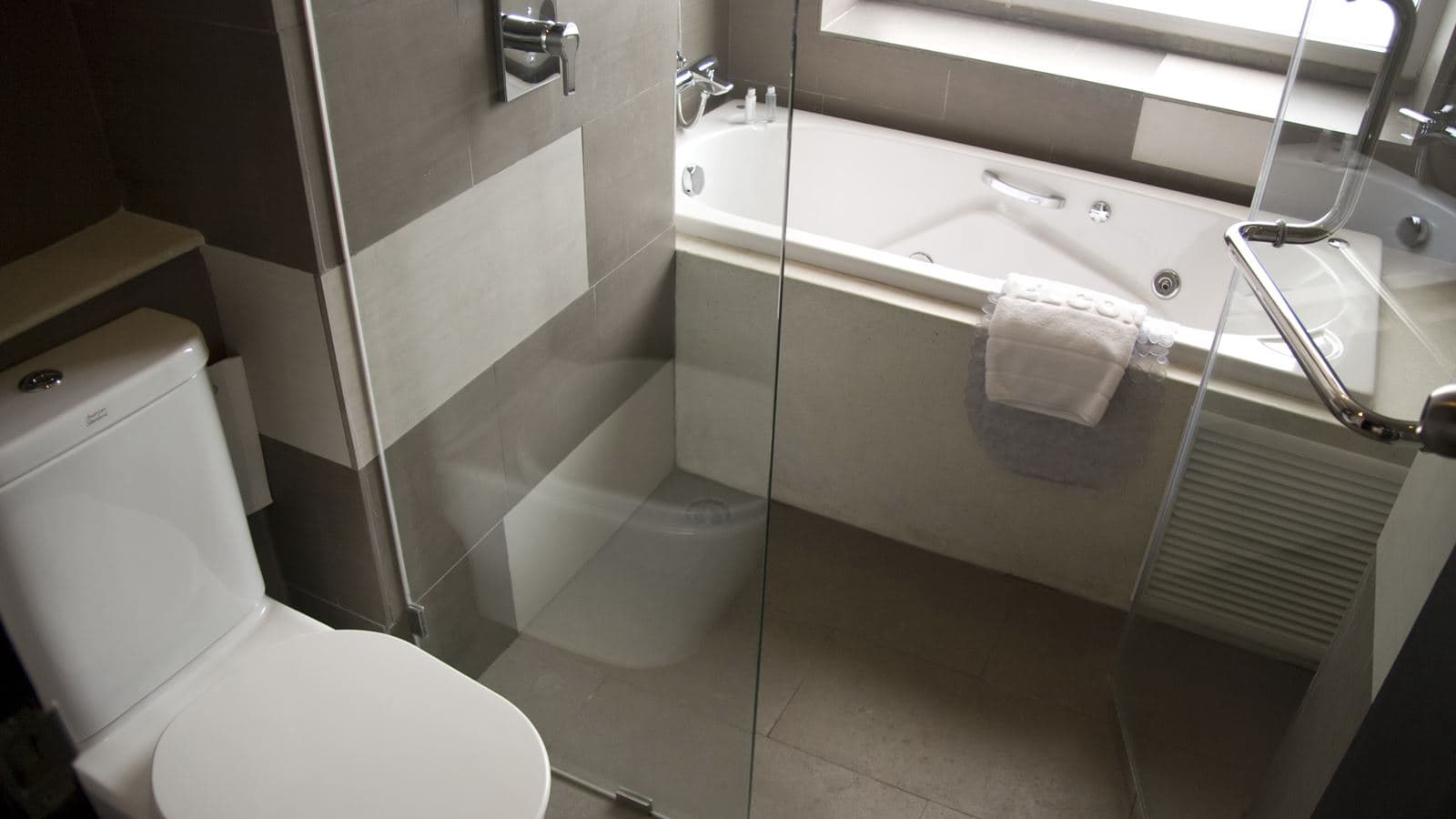 rooms-onebed-suite-room