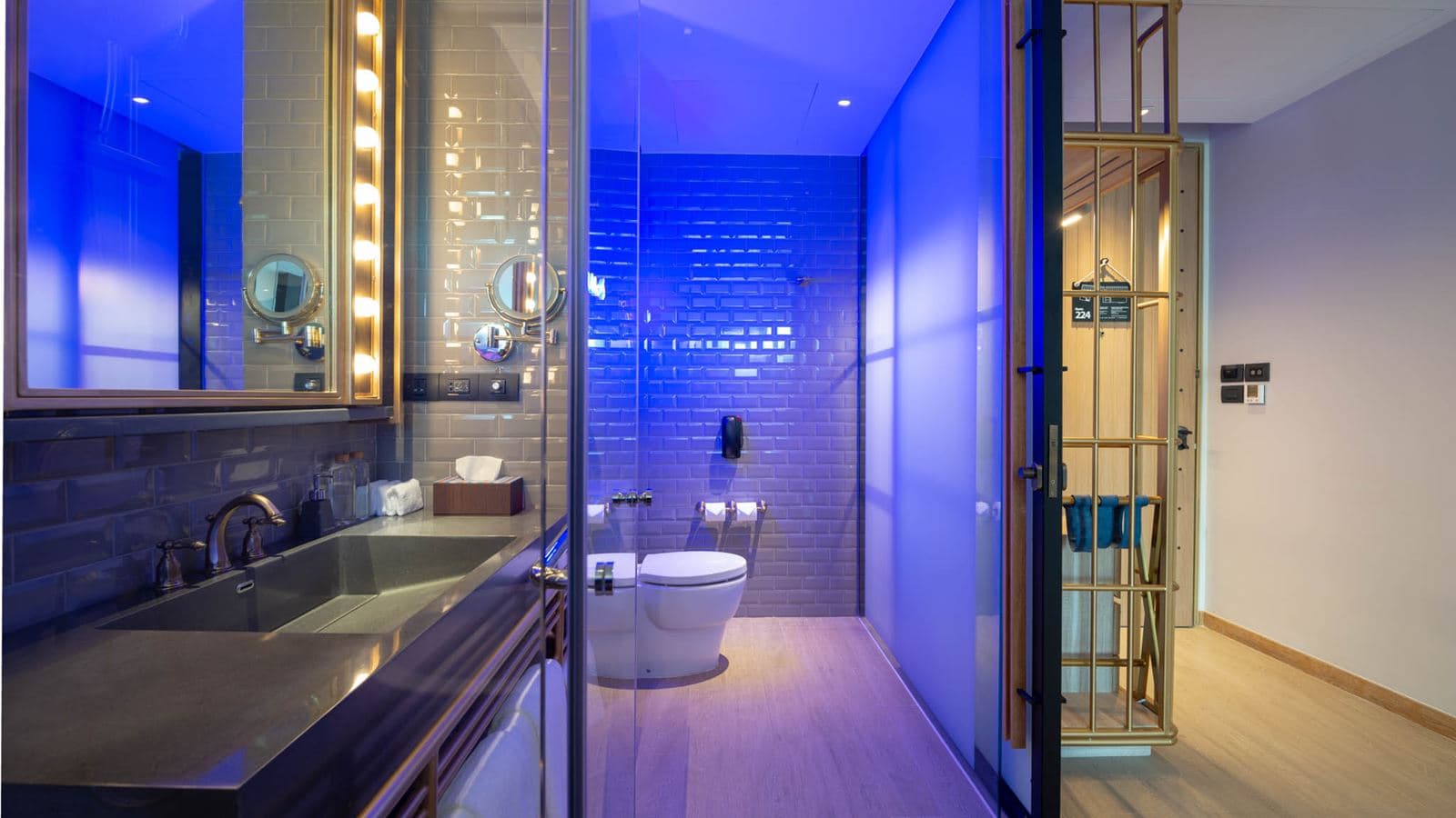 rooms-oasis-pool-access