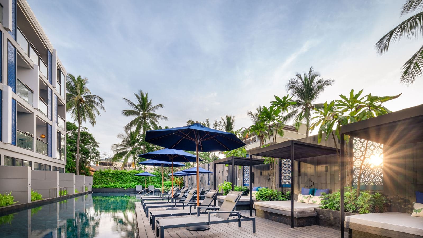 rooms-oasis-pool-access
