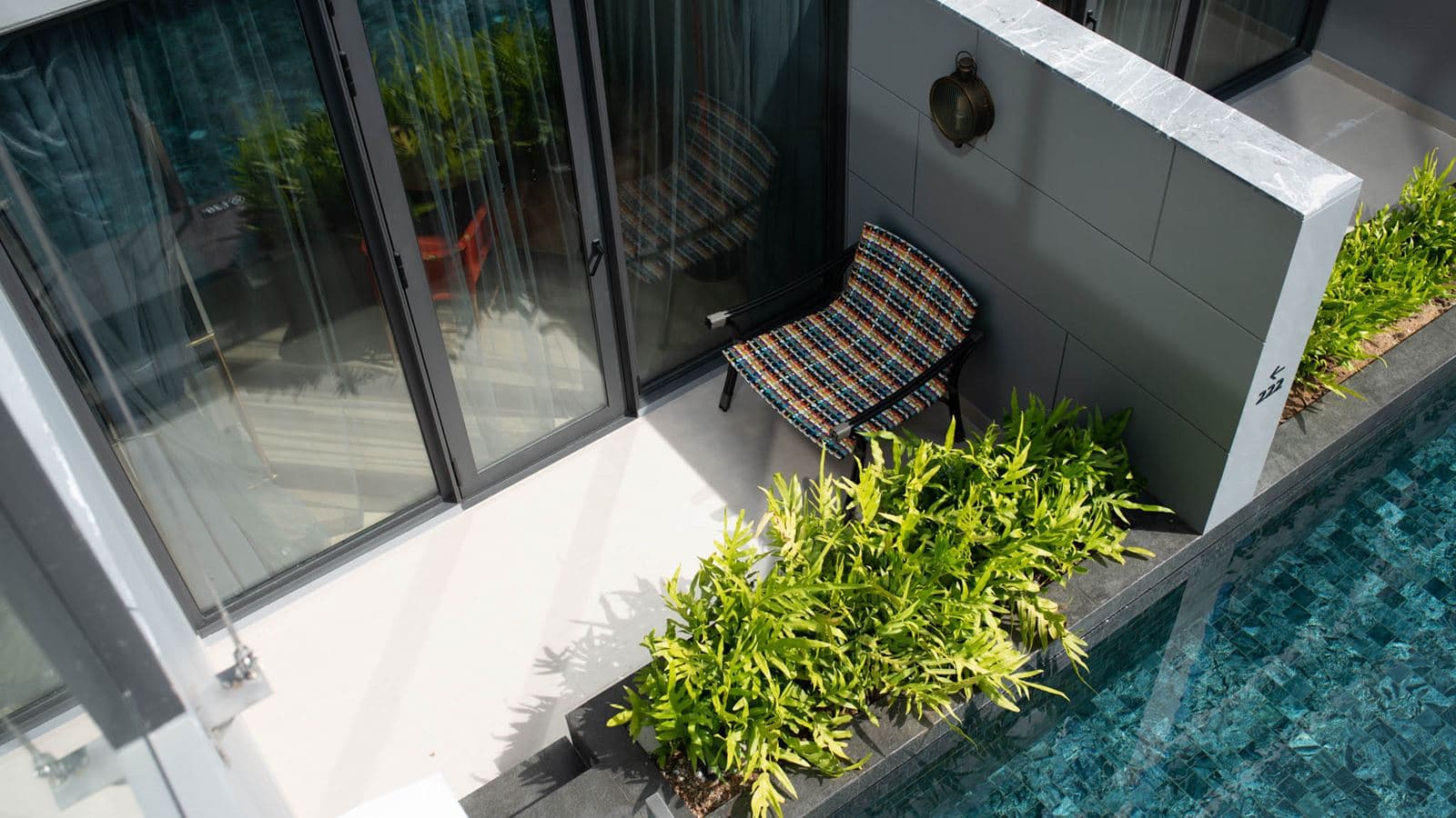 rooms-oasis-pool-access