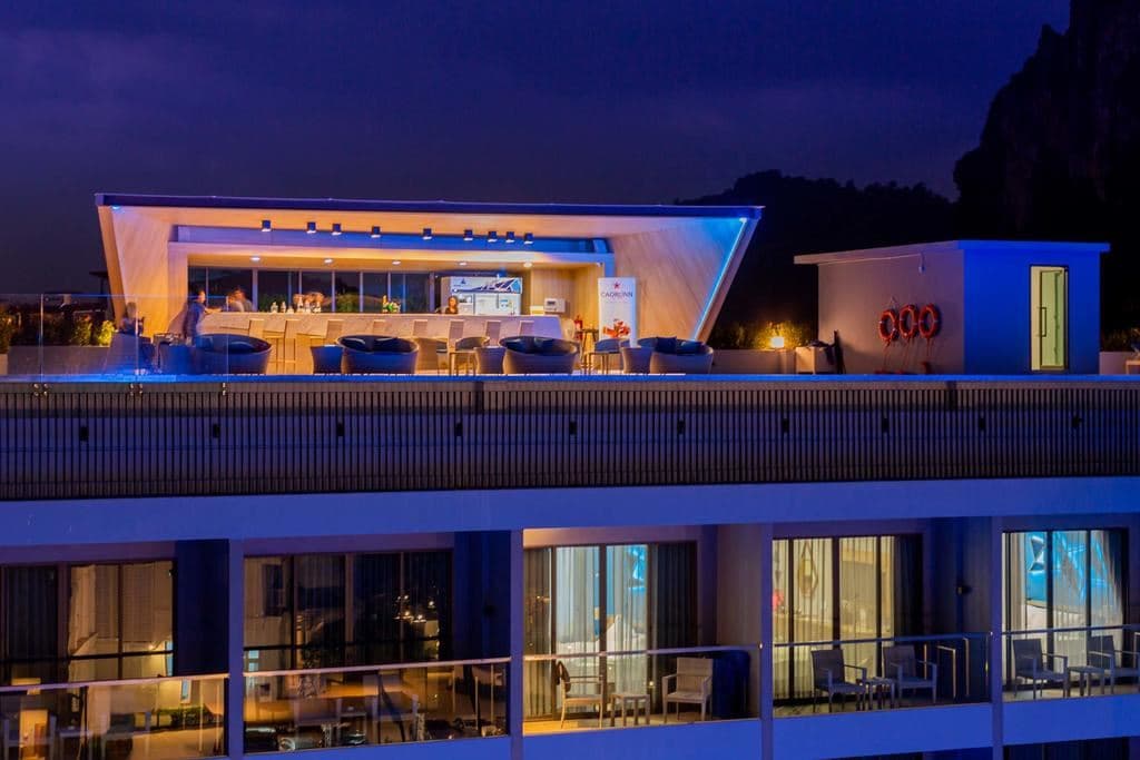 bars-bluewave-pool-bar
