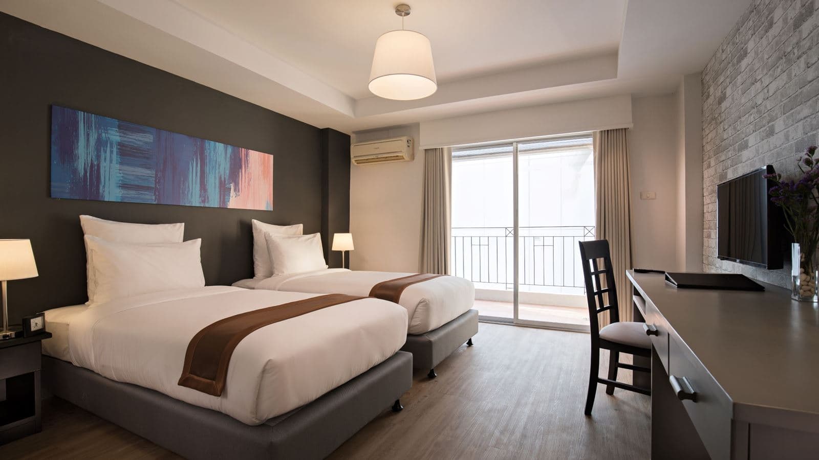 rooms-deluxe-room