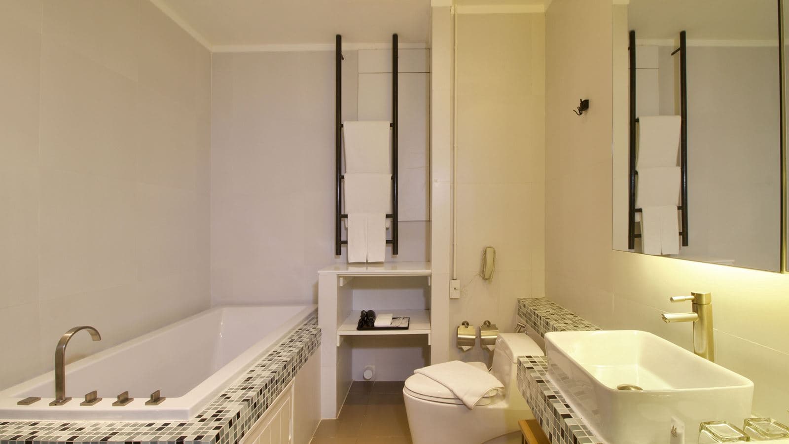 rooms-club-suite