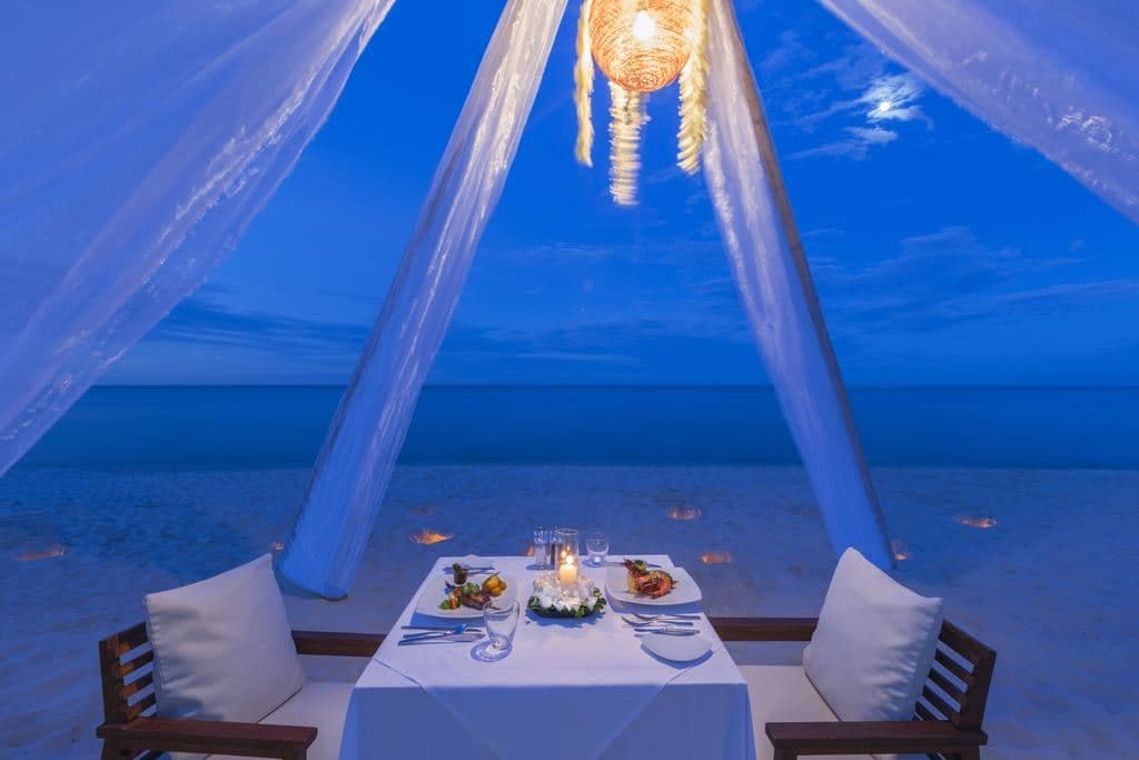 restaurants-on-the-rocks-bar