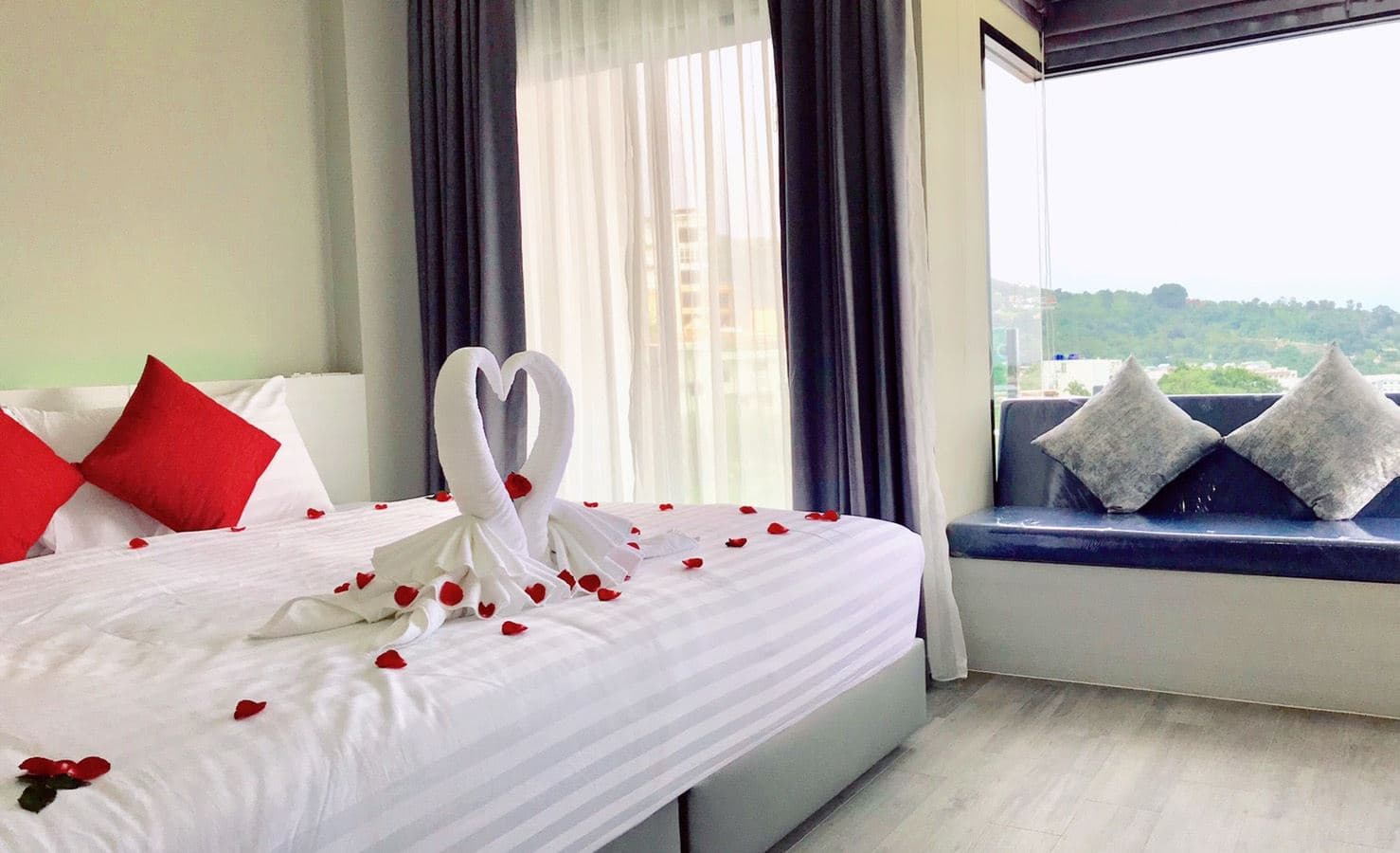 rooms-deluxe-room