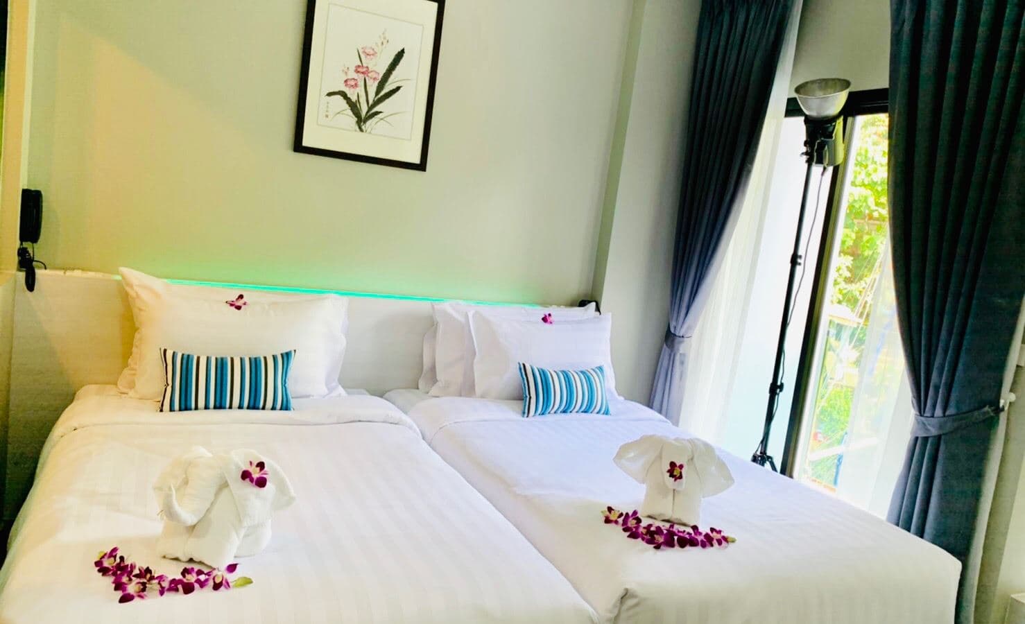 rooms-deluxe-room