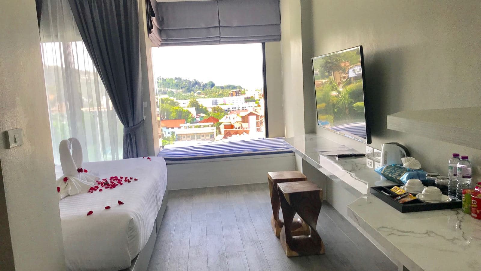 rooms-deluxe-room