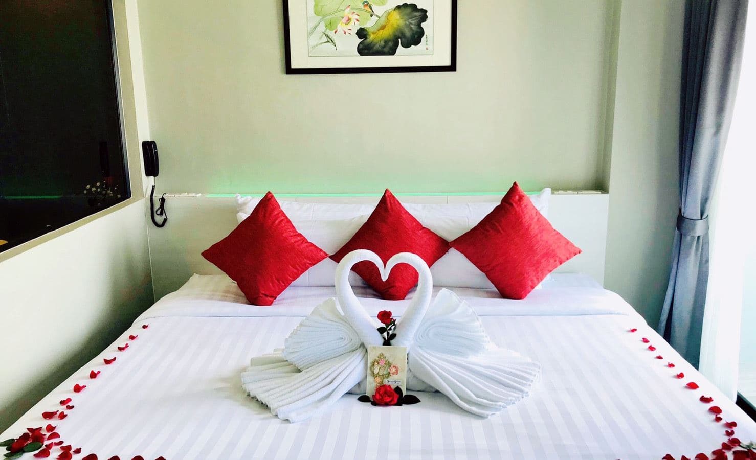 rooms-deluxe-room