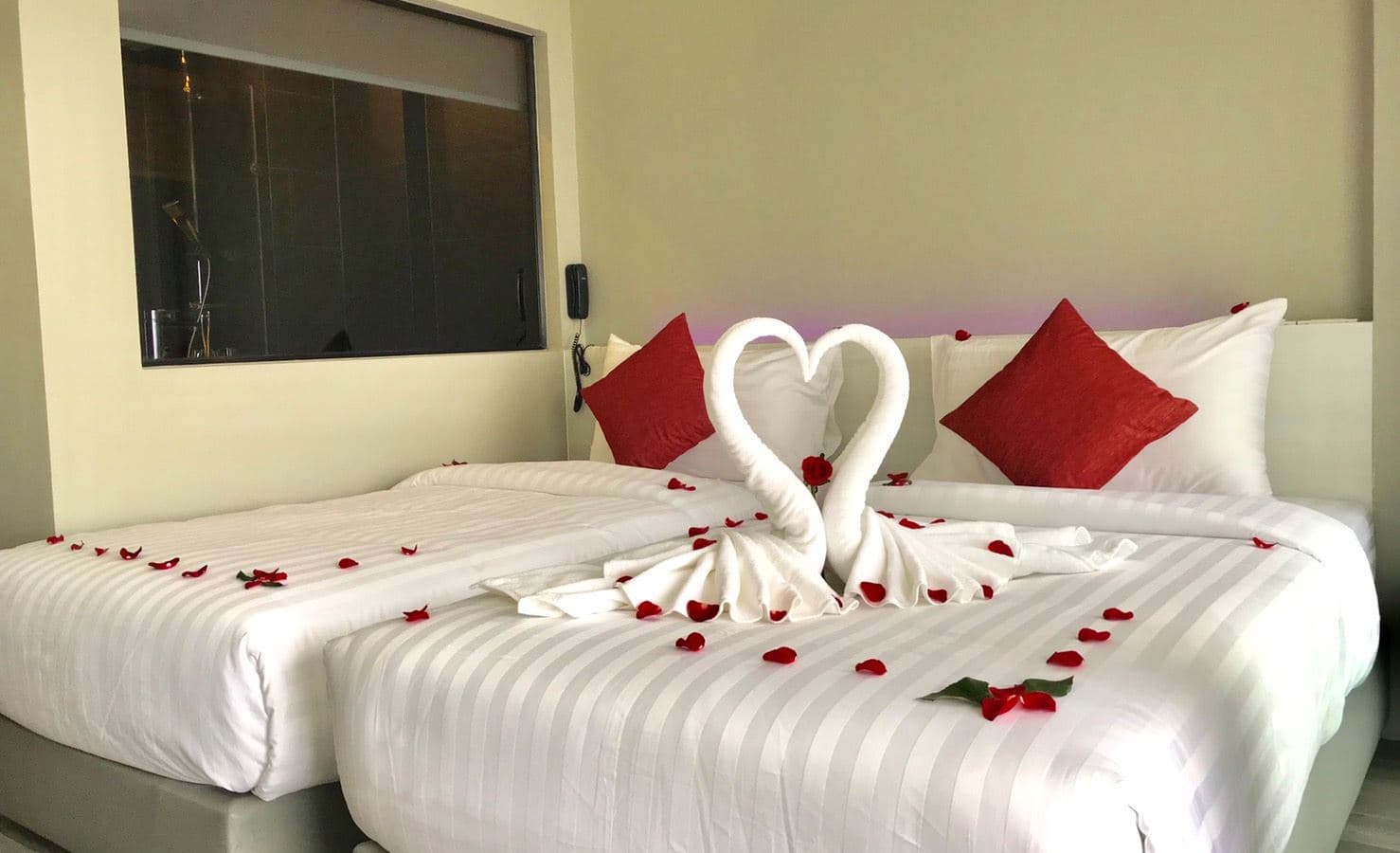 rooms-deluxe-room