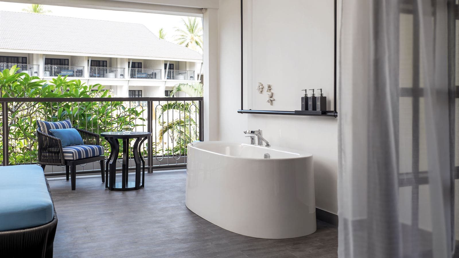 rooms-deluxe-room