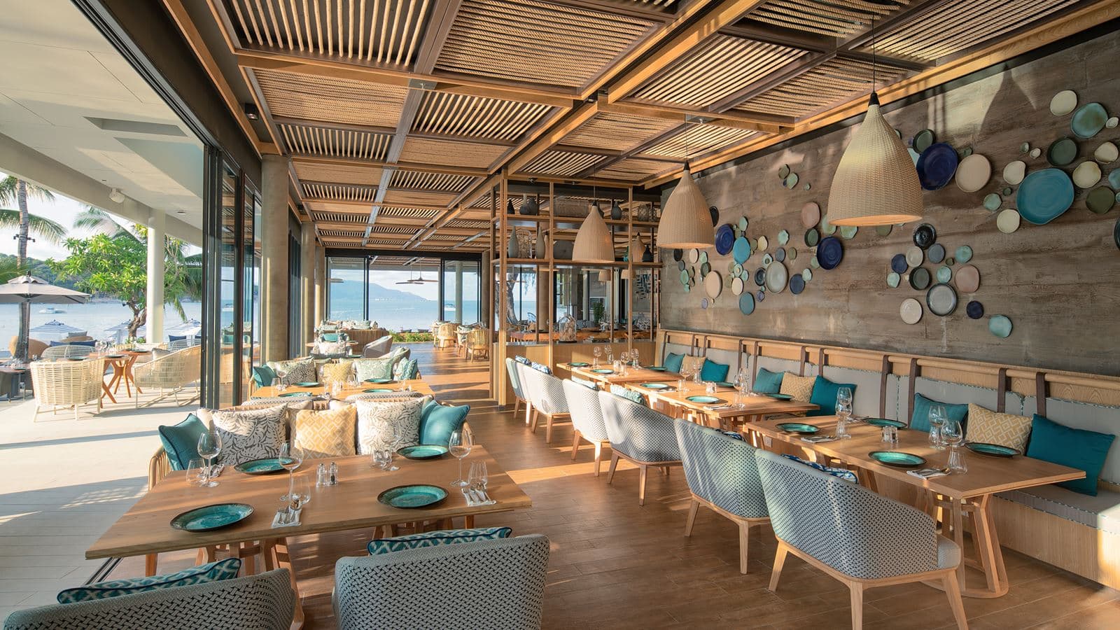 restaurants-the-breeza-beach-restaurant--bar