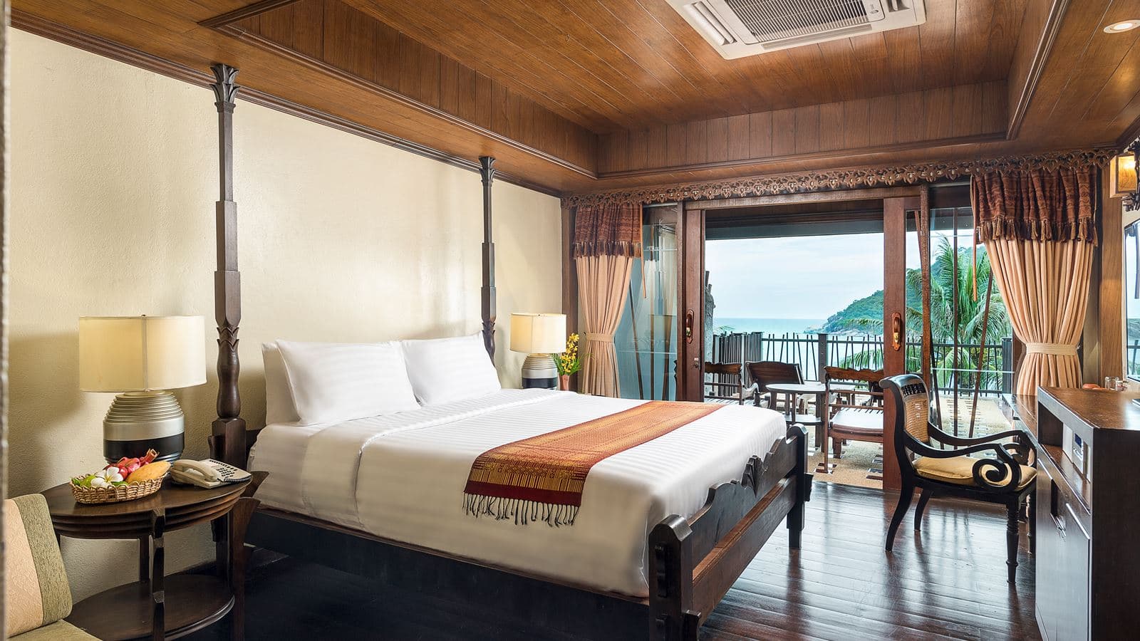 rooms-deluxe-hotel