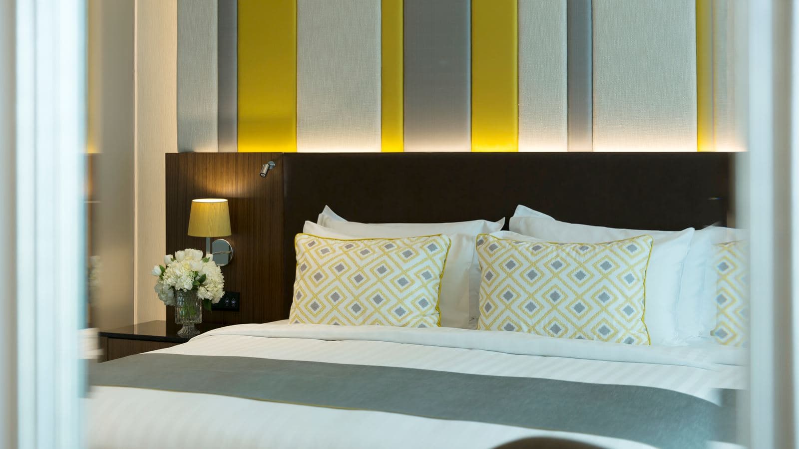 rooms-deluxe-club-room