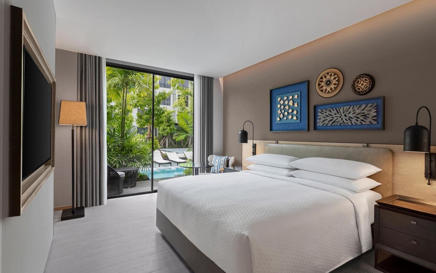 rooms-pool-access