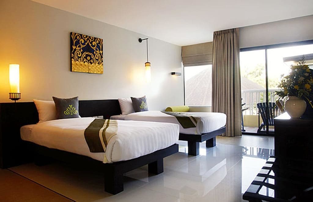 rooms-deluxe-pool-view-room