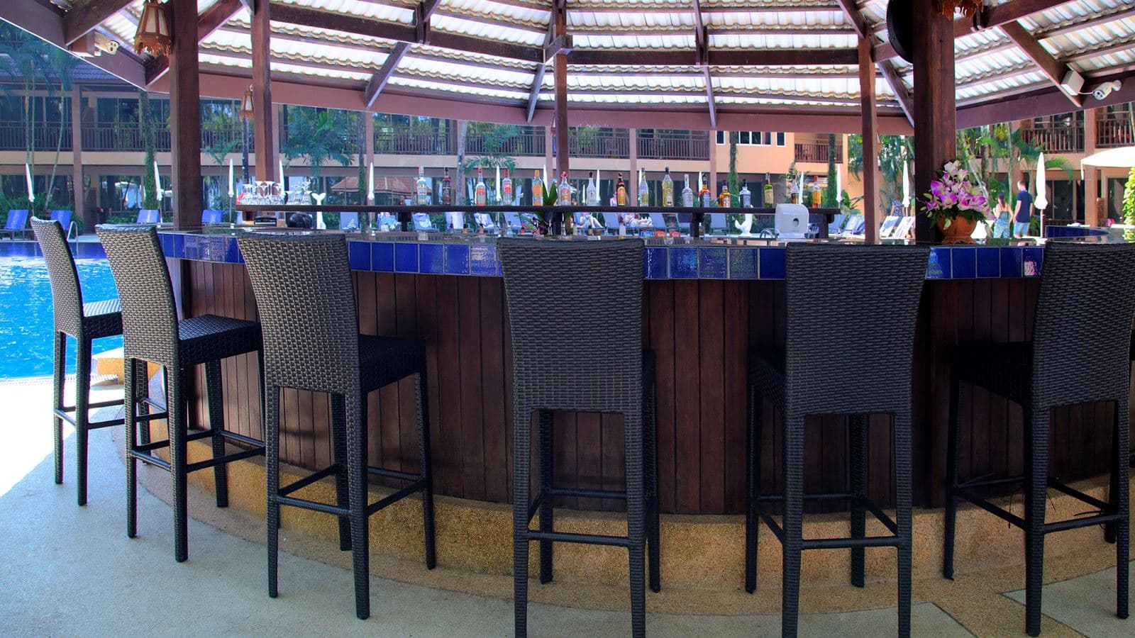 restaurants-pool-bar