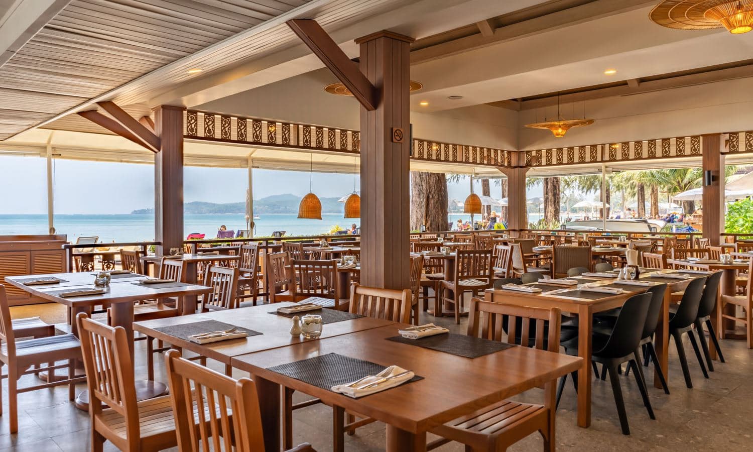 restaurants-the-beach-restaurant