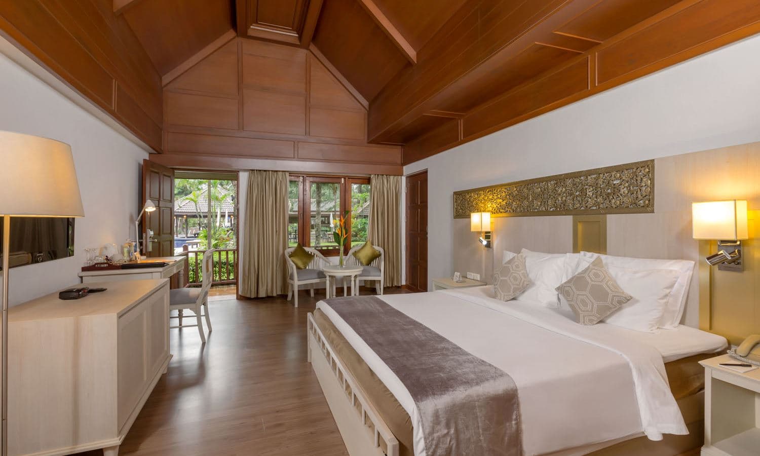 rooms-deluxe-bungalow