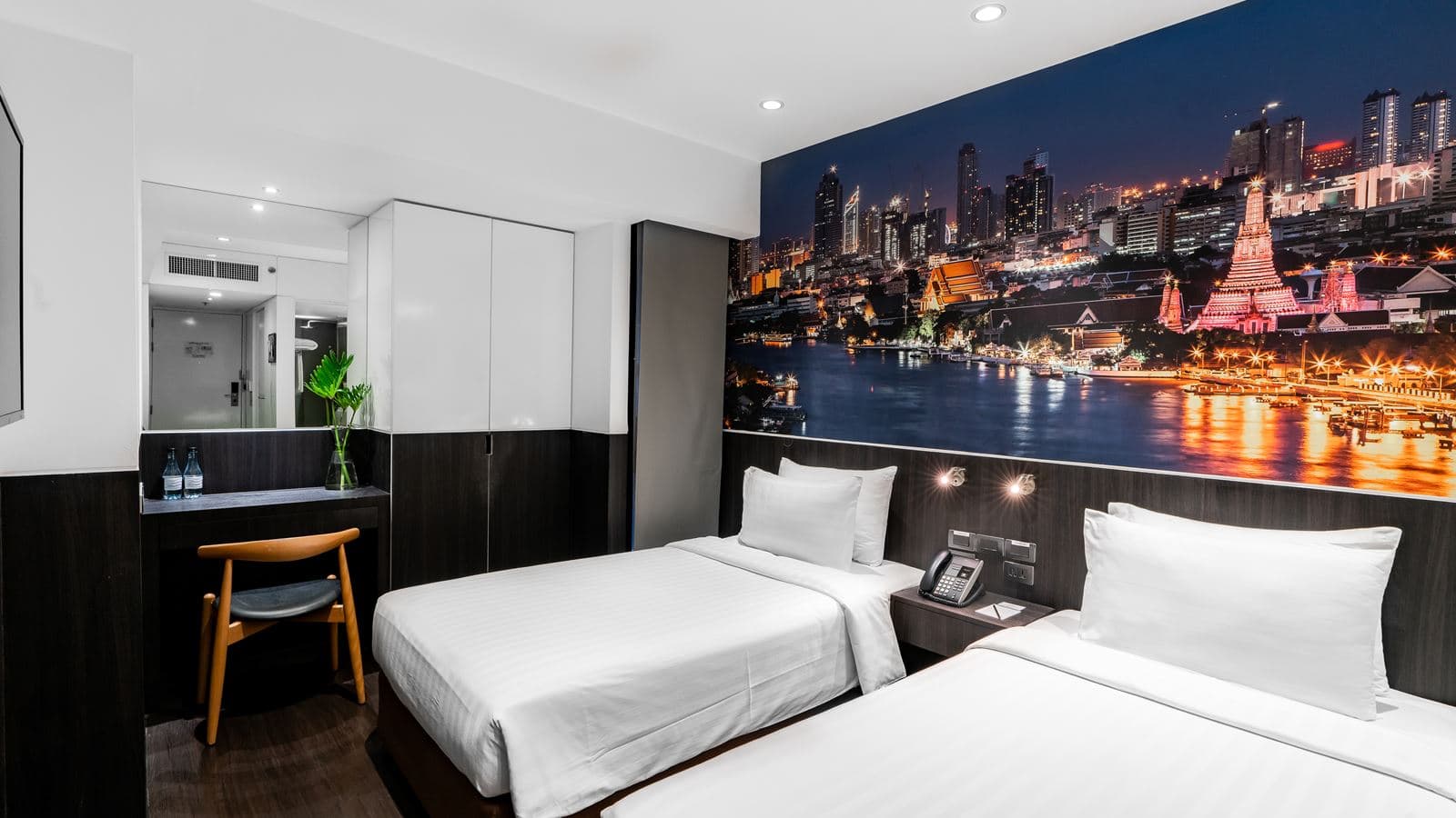 rooms-slender-room