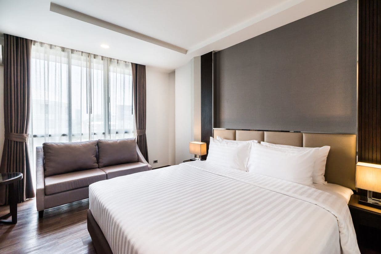 rooms-deluxe-room--king-or-twin