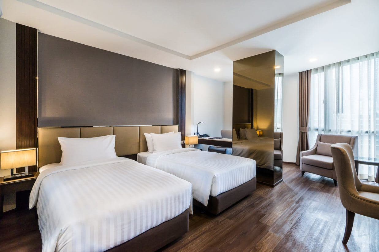rooms-deluxe-room--king-or-twin