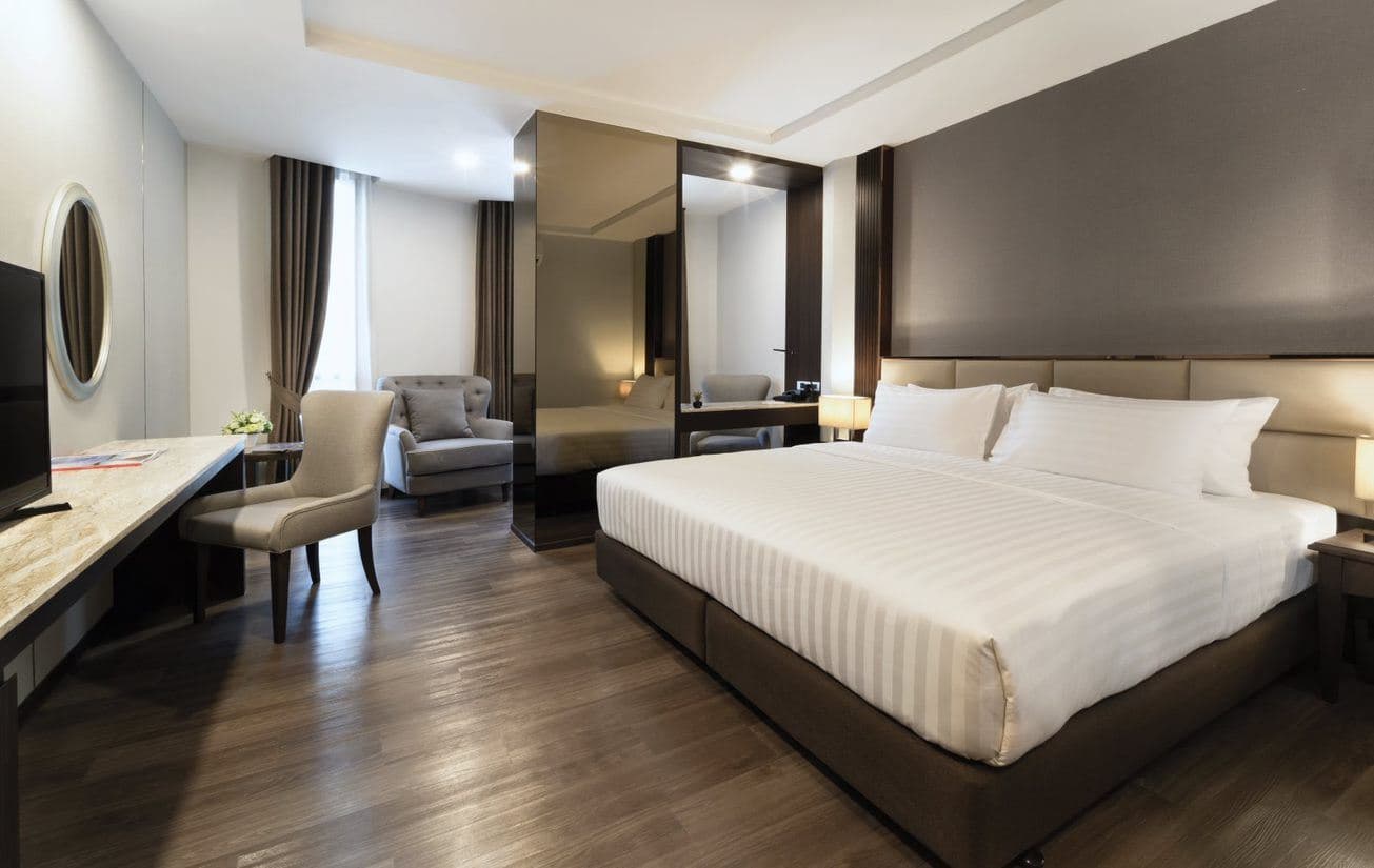 rooms-deluxe-room--king-or-twin