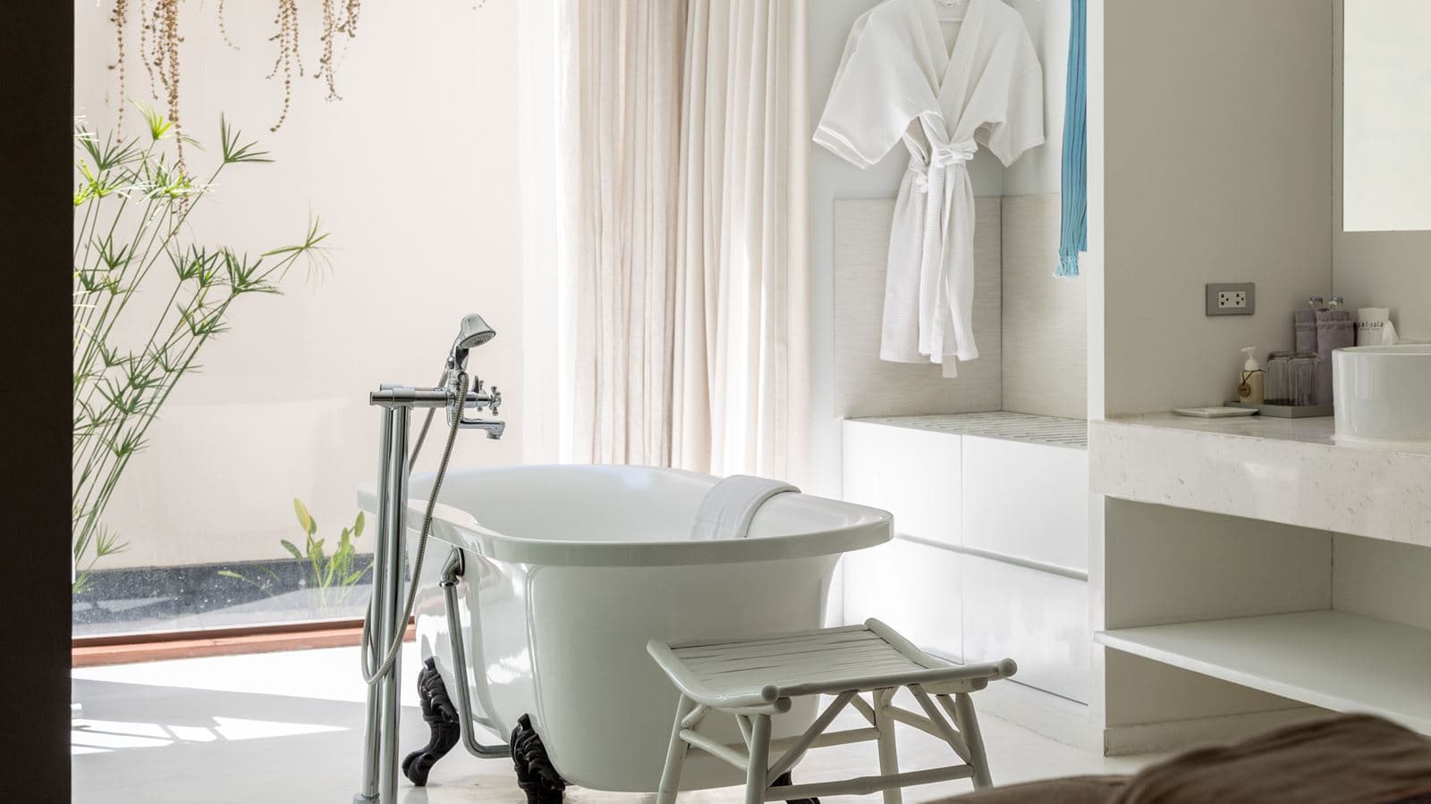 rooms-deluxe-suite