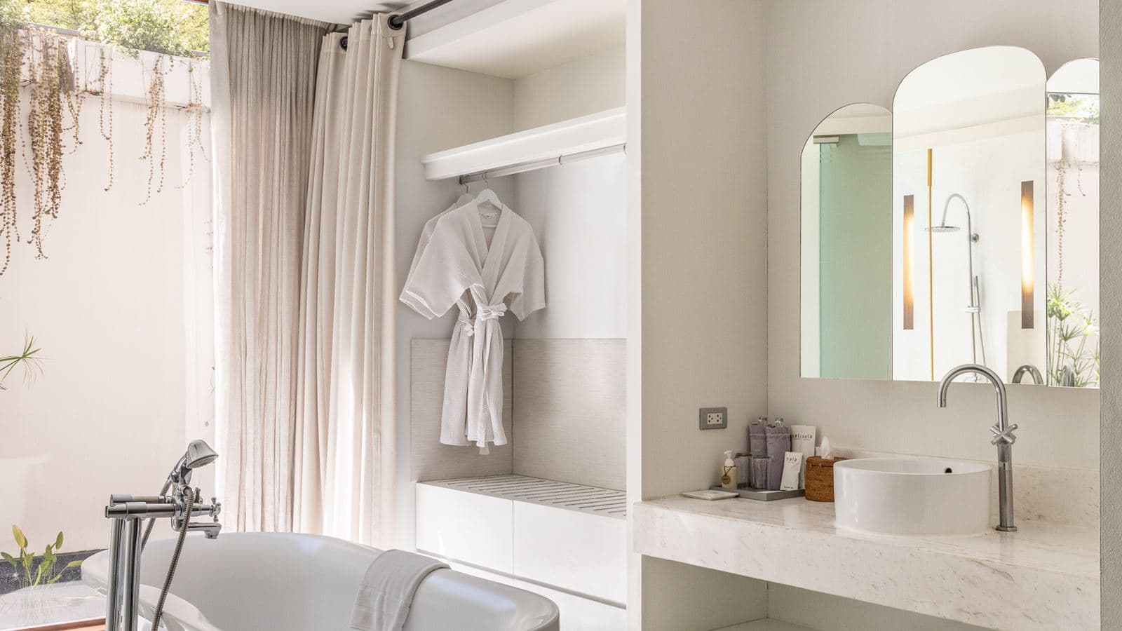 rooms-deluxe-suite