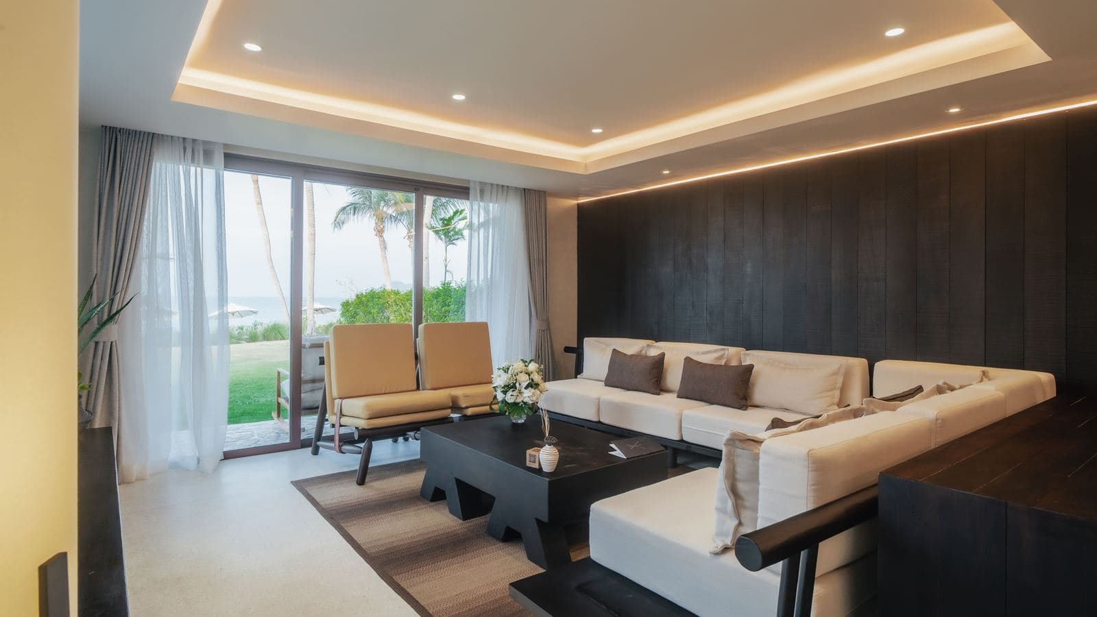 rooms-lux-3-bedroom-grand-beachfront-pool-villa