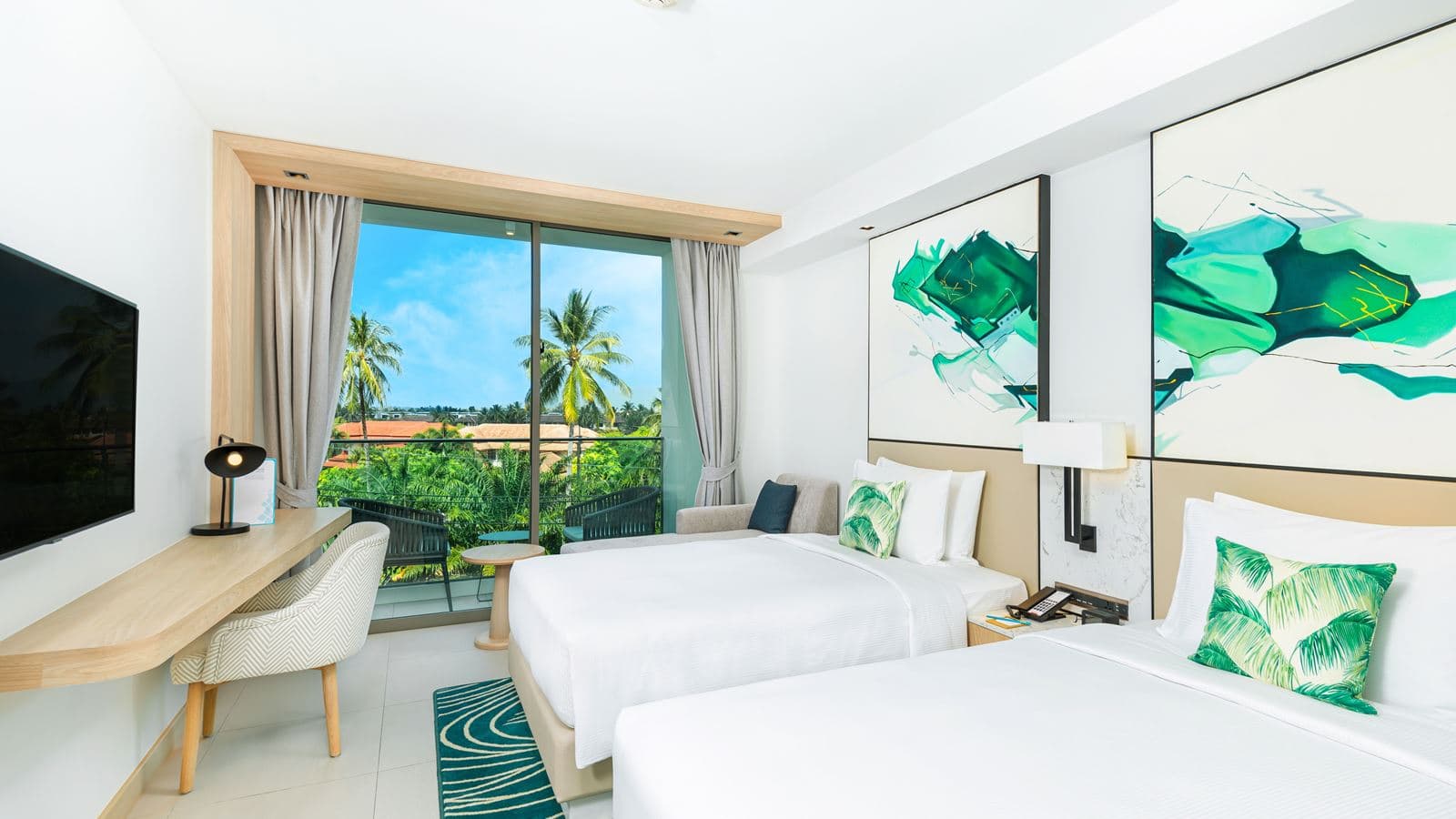 rooms-guest-room-with-balcony