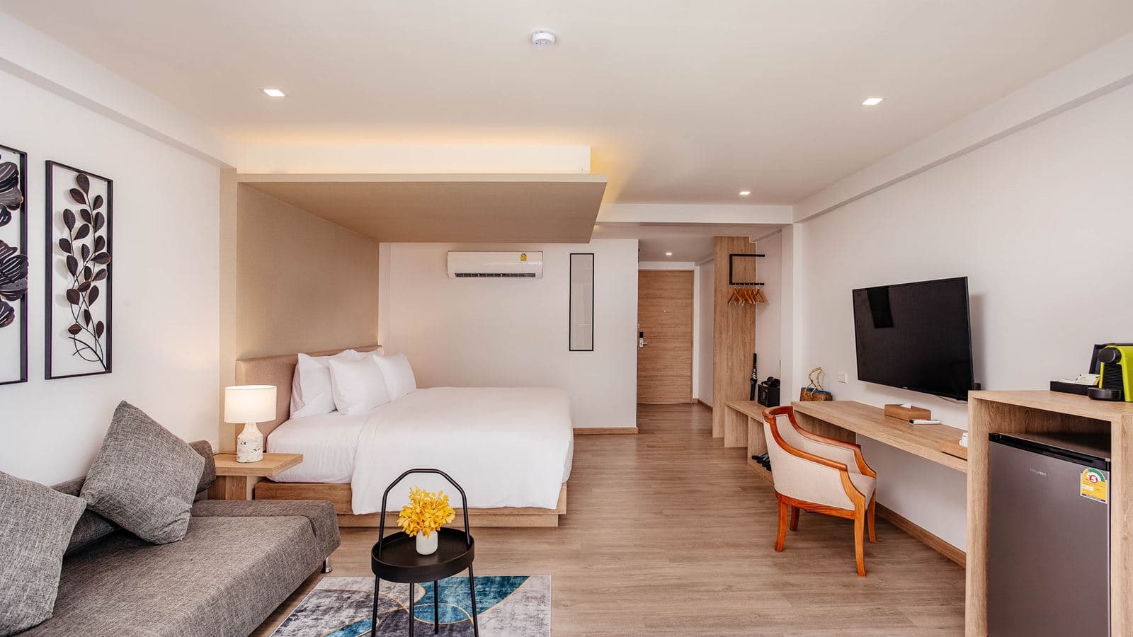 rooms-deluxe-room