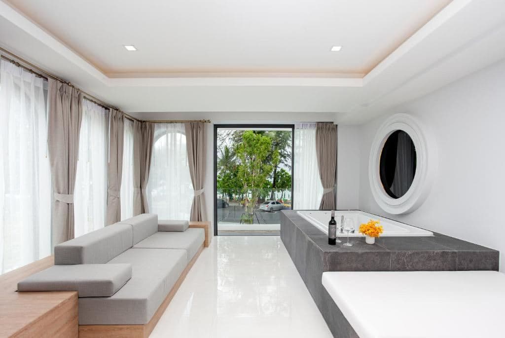 rooms-oceanfront-suite