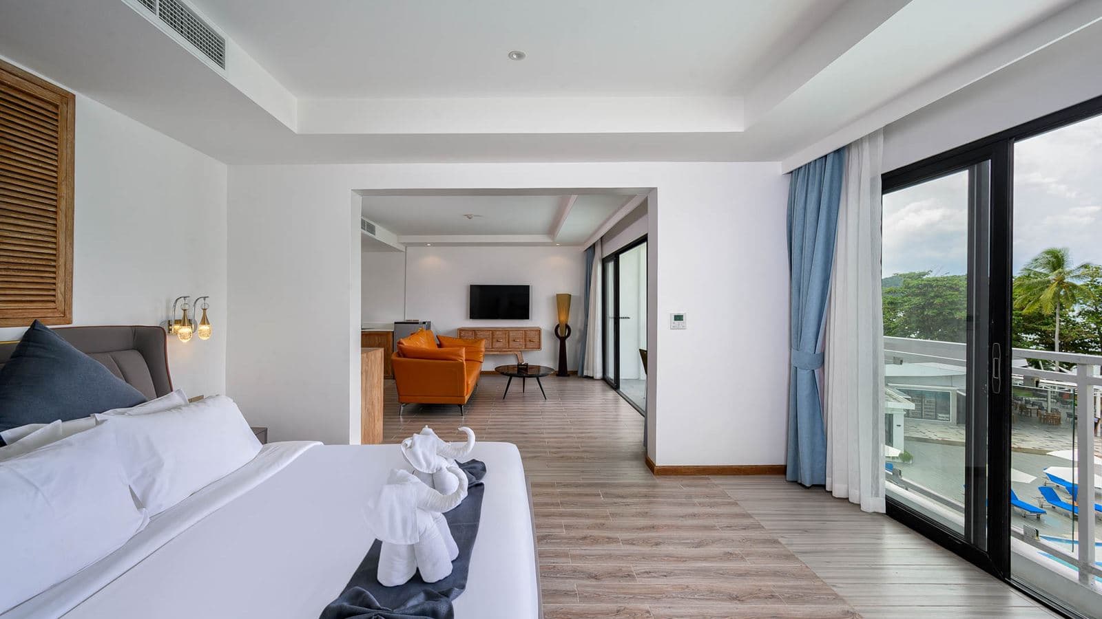 rooms-royal-suite-1-bed-room-+sofa