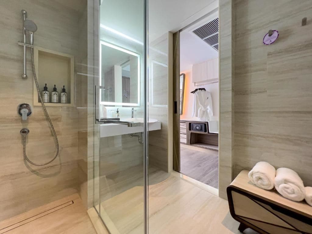 rooms-deluxe-twin-bed-room