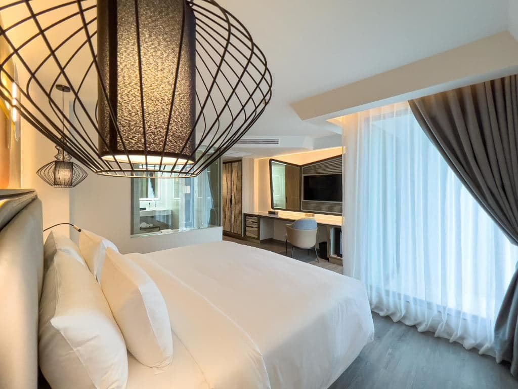 rooms-premier-twin-bed-room-with-balcony
