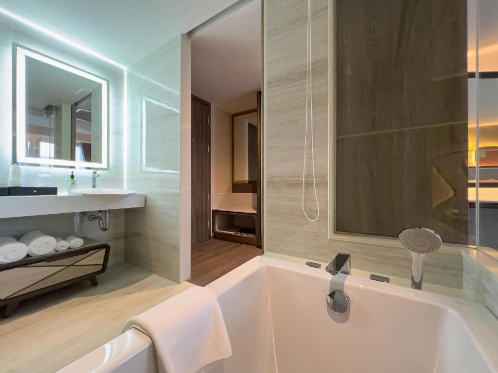 rooms-premier-twin-bed-room-with-balcony