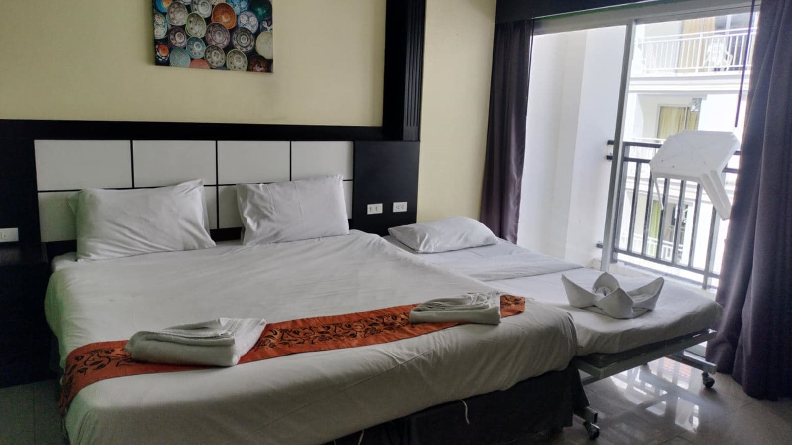 rooms-deluxe-room